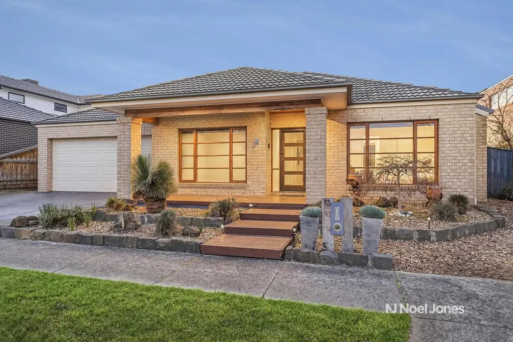 South Morang 5房 现代家庭生活，拥有空间、风格和出色的娱乐功能 Modern Family Living With Space, Style And Superb Entertaining