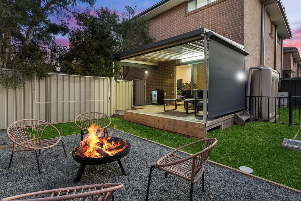 Modern & Spacious Five-Bedroom Townhouse in Prime Rooty Hill Location