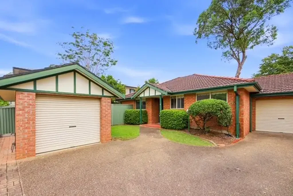 Spacious & Sunny Garden Villa – Top School Catchments