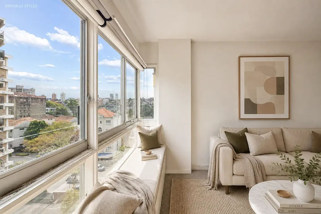 Elizabeth Bay Rare Original Sunlit Studio with Sweeping Bay Views
