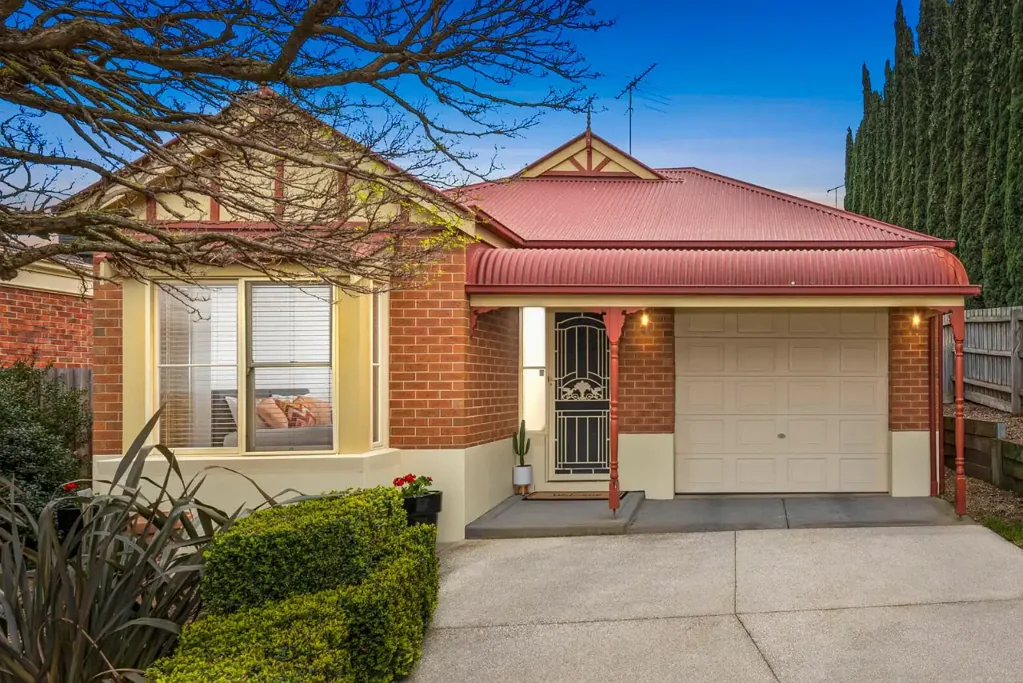 2/3 Hillcrest Court, Highton, VIC 3216