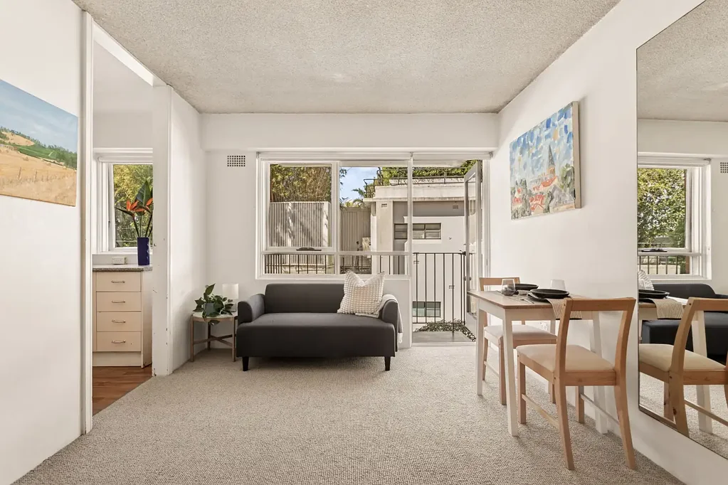 Potts Point Bright and breezy retreat with sunny balcony