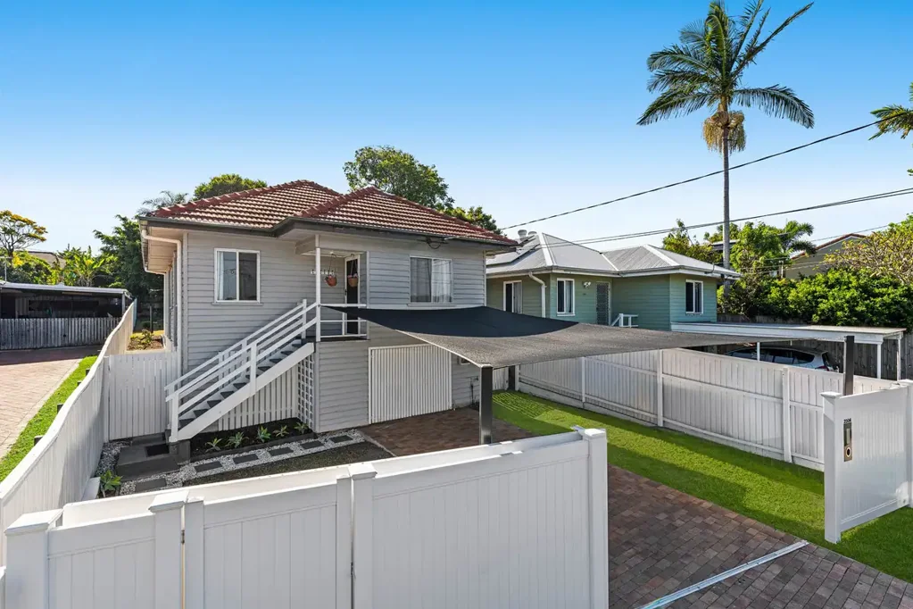 Wynnum 3غرفة نوم Family Living and Big Backyard Steps from Park and Wynnum State School