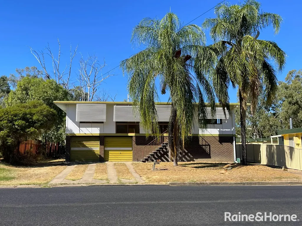 Goondiwindi 4房  CALLING ALL RENOVATORS - SOLID BONES, CREEK VIEWS, HUGE POTENTIAL