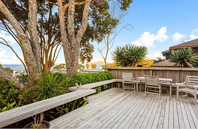 Sunny spacious family home with great sea view