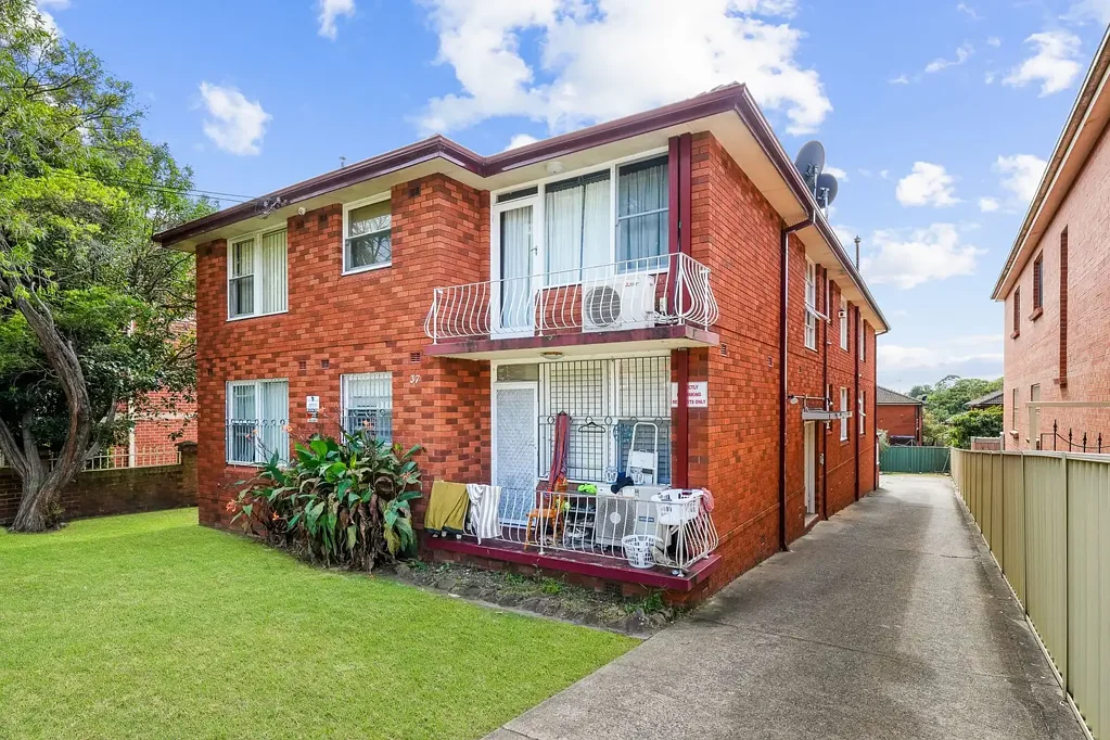 Conveniently Located 2 bedroom unit