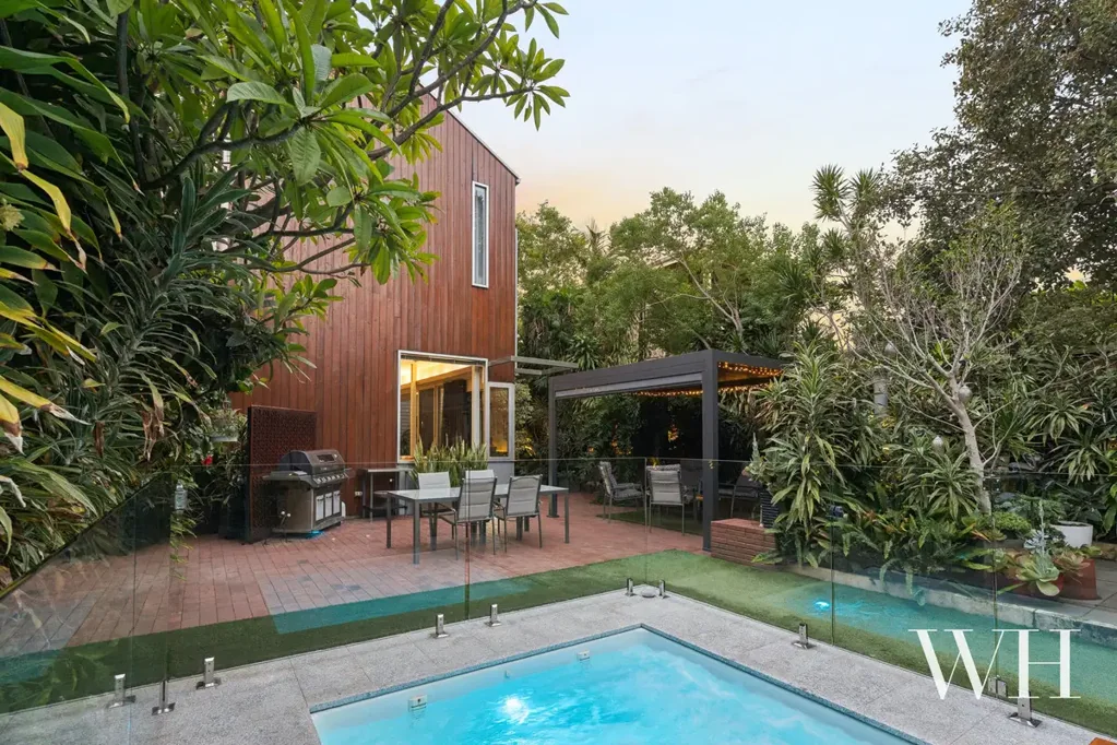 East Fremantle 4ห้องนอน The Plympton Package: Character, Style & Stunning Modernity