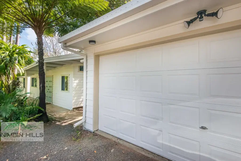 Nimbin 3Moenga Private, Easy-Care home on 2065m2.