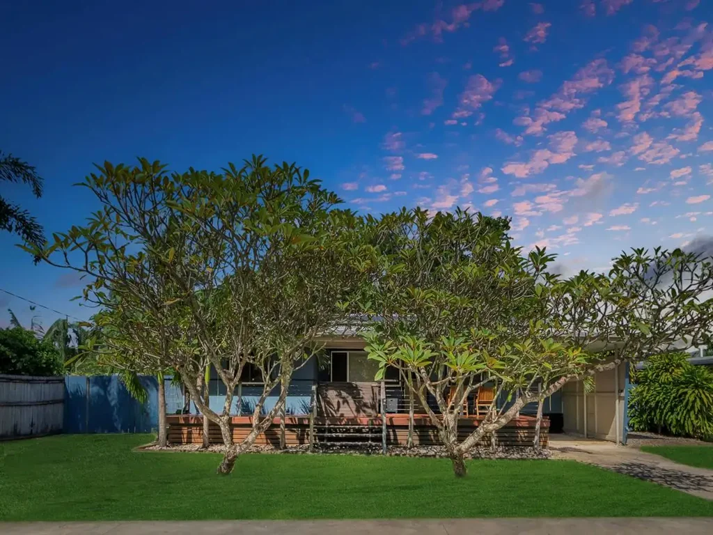 Holloways Beach 5Habitaciones Two Homes - Dual Living Beachside Location!