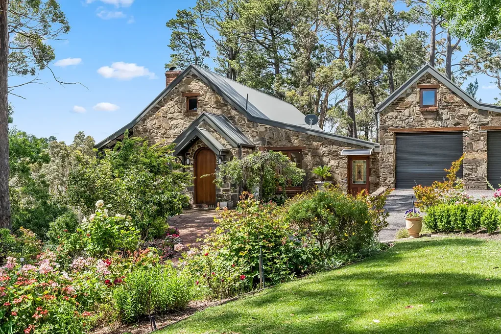 6 Heath Road, Crafers West, SA 5152