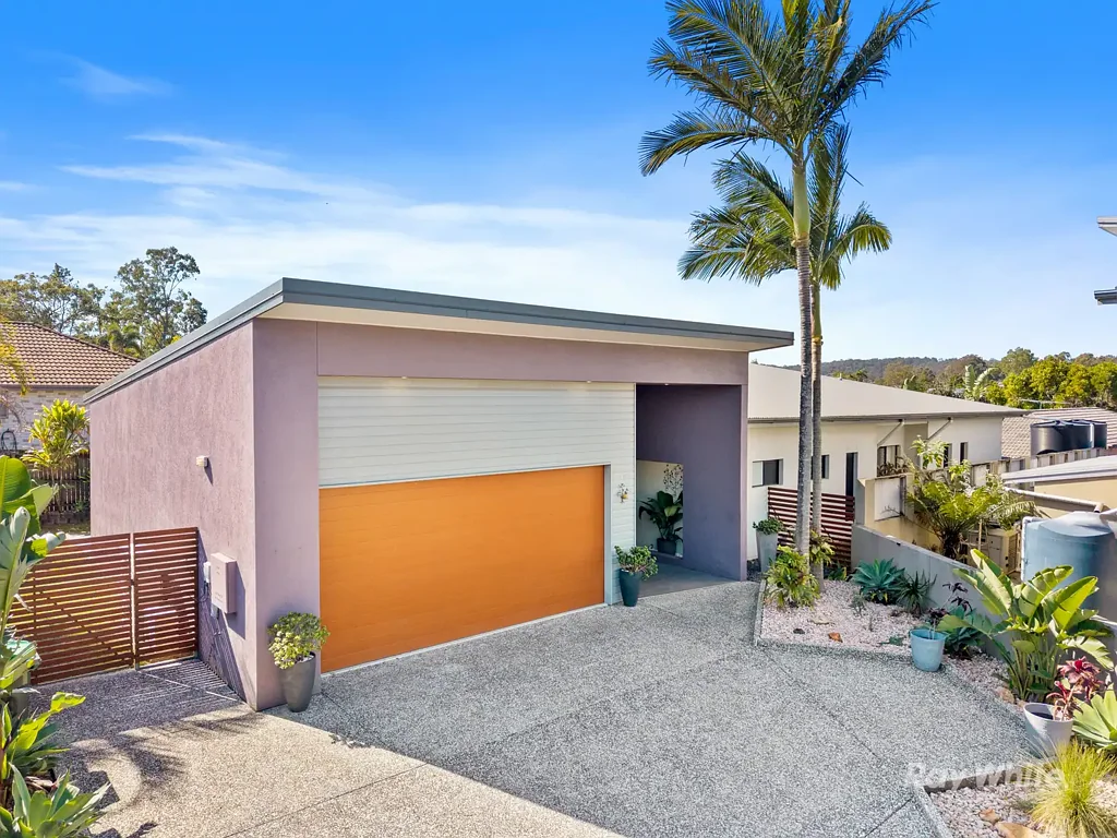 Shailer Park 5 Bedroom Ex-Builder's Display Home | 20 Years New| High-End Design & Finishes | Minutes from Everywhere