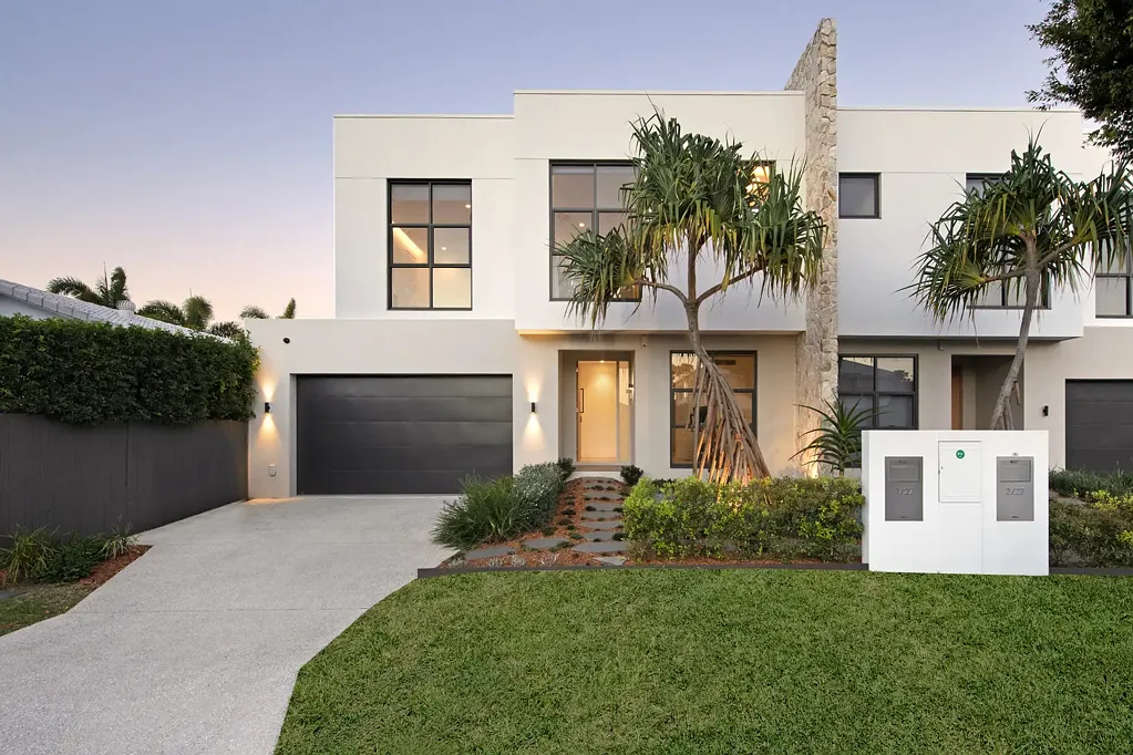 Mermaid Waters 4Kwarto Near-New, Oversized Living with a Premium Finish