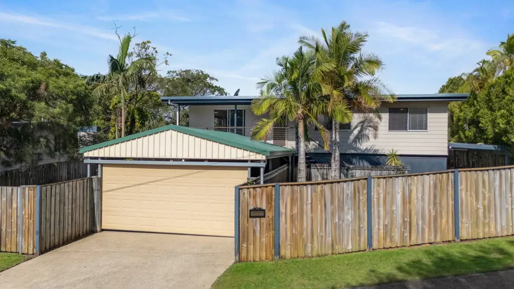 Kallangur 3ਬੈੱਡਰੂਮ Spacious Family Home with Dual-Living Potential + Side Access - Incredibly Convenient Position