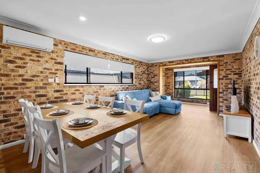 Low Maintenance 2 Bedroom Home in Convenient Location