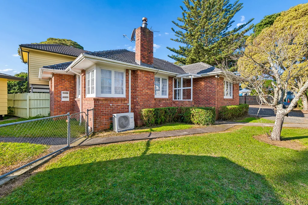 Mangere Bridge 4房  The Home & Income You've Been Waiting For
