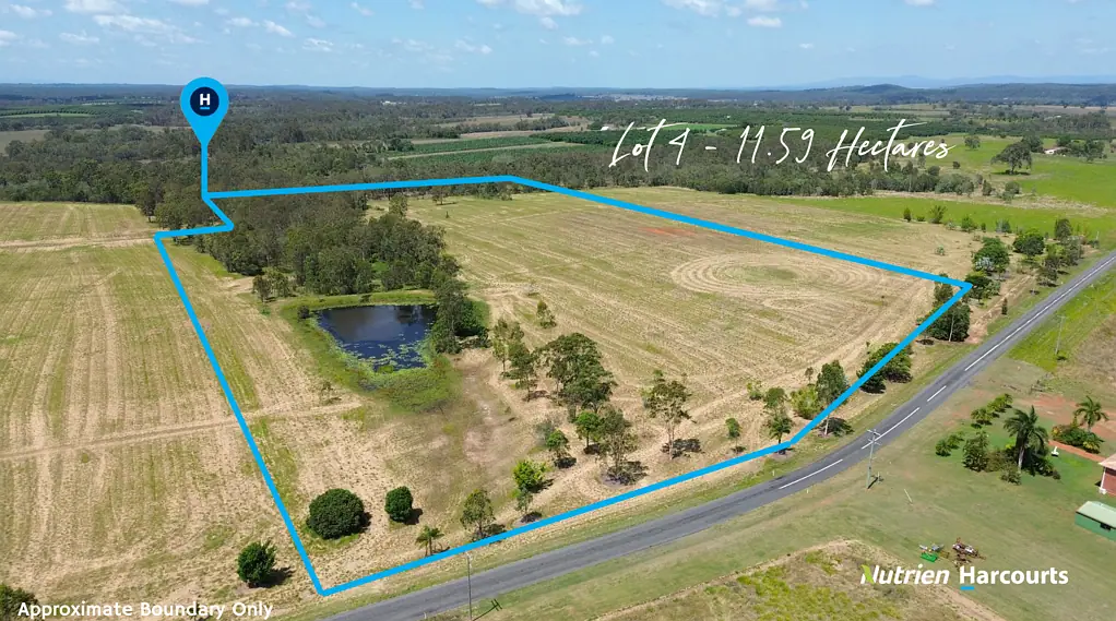 Electra Lifestyle Meets Convenience - Almost 30 acres with Water