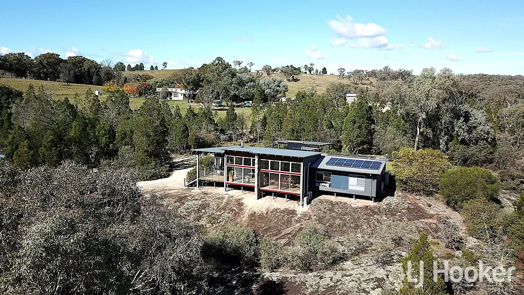 Inverell 4ห้องนอน Unique Lifestyle Property – "The House on the Rock"