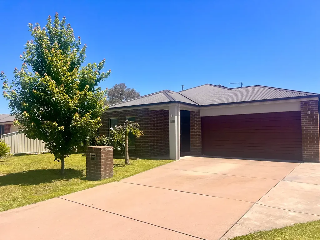 Spacious Family Home with Pool, Solar & Convenient Location