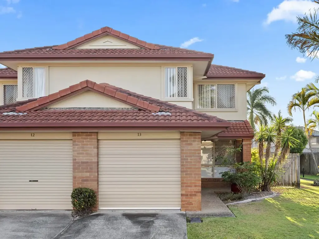 Runcorn 2ห้องนอน Affordable Townhouse Living in a Secure, Resort-Inspired Setting