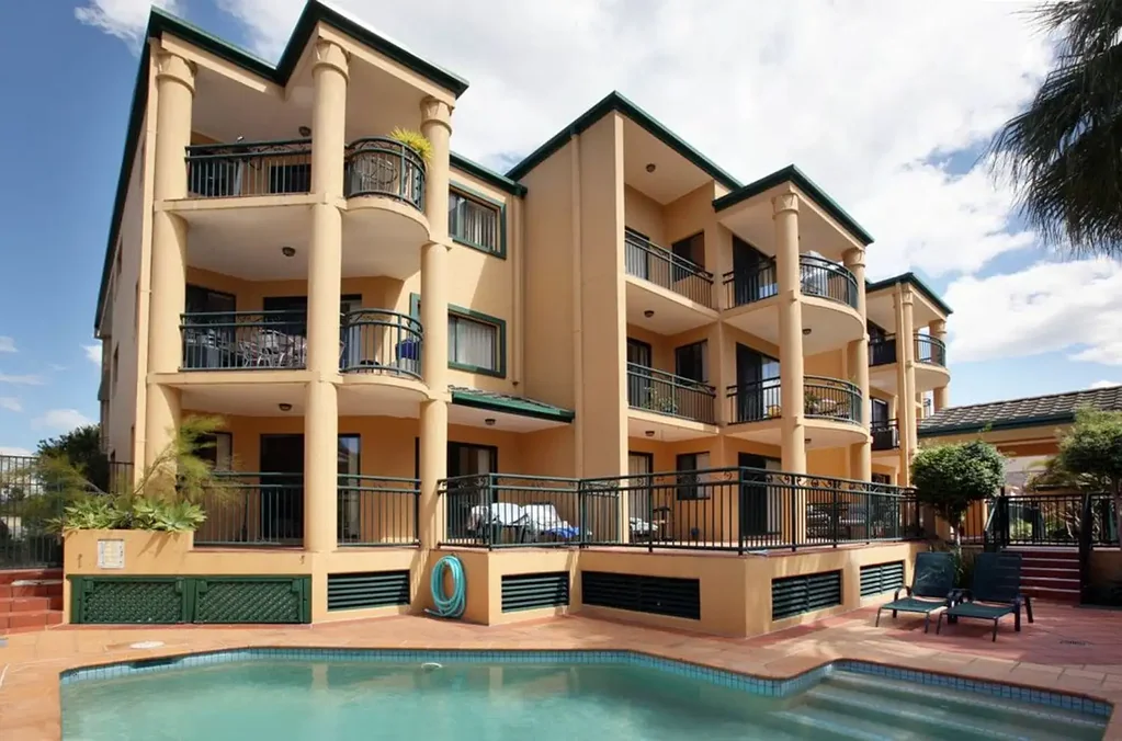 4/12 Spendelove Avenue, Southport, QLD 4215