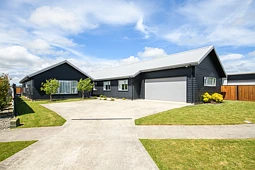 10 Mediterranean Grove, Fitzherbert