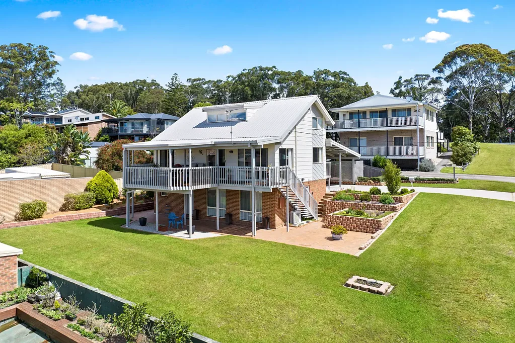 Tuross Head 3房  Quality Home with Water Views