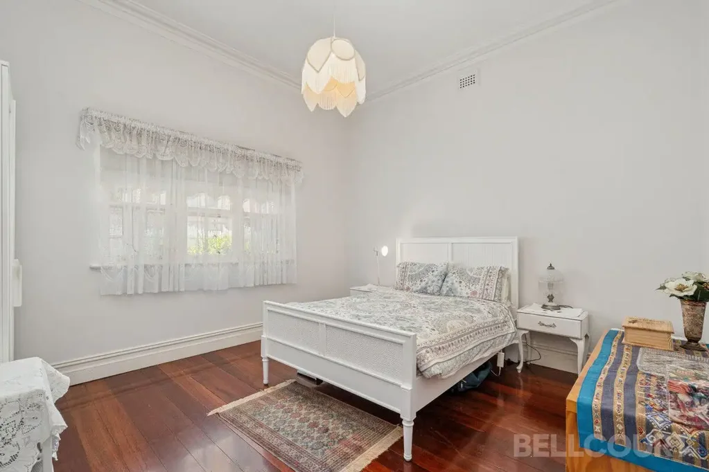Mount Lawley 3房  1920's CHARACTER COTTAGE HAS AN ELEMENT OF SURPRISE