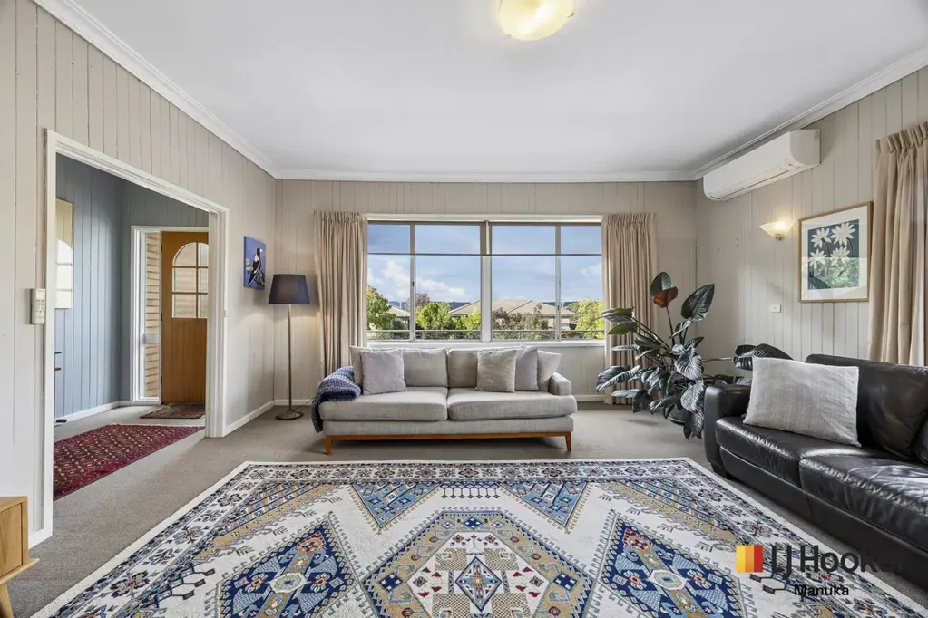 Queanbeyan 5Kwarto Elevated Family Living with Dual-Level Flexibility and Stunning Views