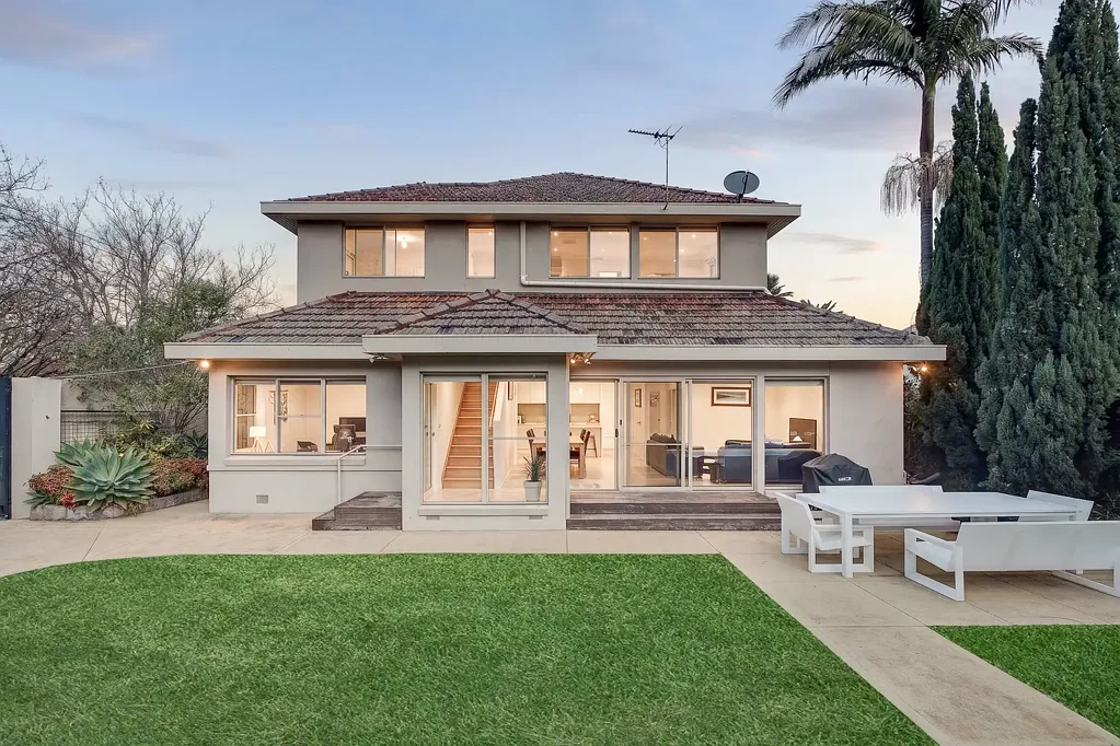 Camberwell 6ห้องนอน Elegant Family Excellence on a Prestigious Camberwell Corner