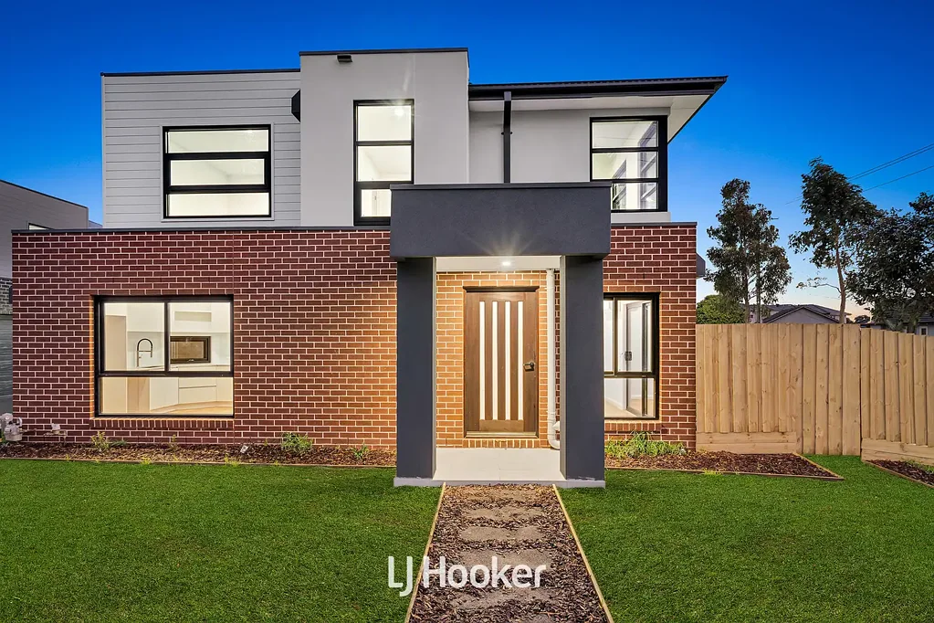 Doveton 2Kwarto A Rare Offering of three Bespoke Double-Storey Residences in Coveted Doveton