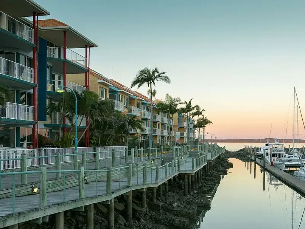 IDEALLY LOCATED 2-BEDROOM UNIT OVERLOOKING THE MARINA