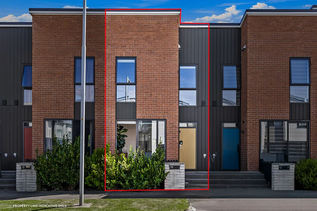 Hobsonville 3房 性价比之选！精美砖砌联排住宅，舒适安心，便利耐用，步行至学校，轻松享受低维护生活！ Affordable and immaculate – Brick and style!