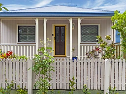 51 Creekside Drive, Springfield Lakes