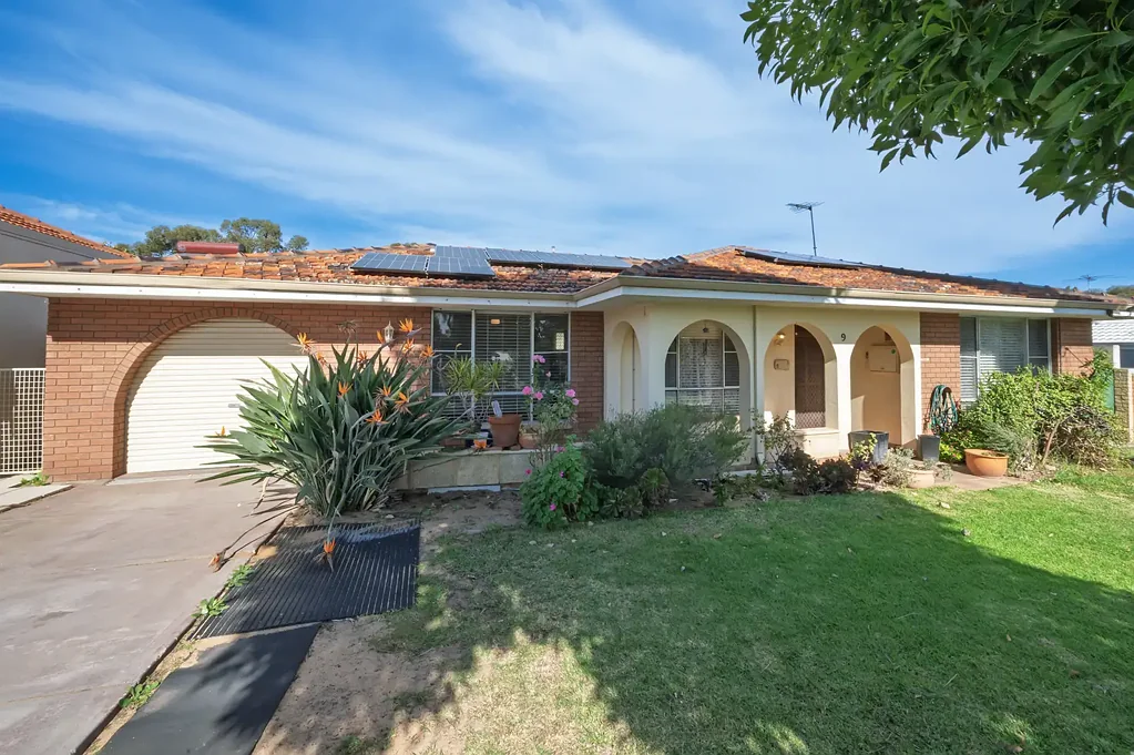 SPACIOUS FAMILY HOME WITH HUGE WORKSHOP & FLEXIBLE LIVING