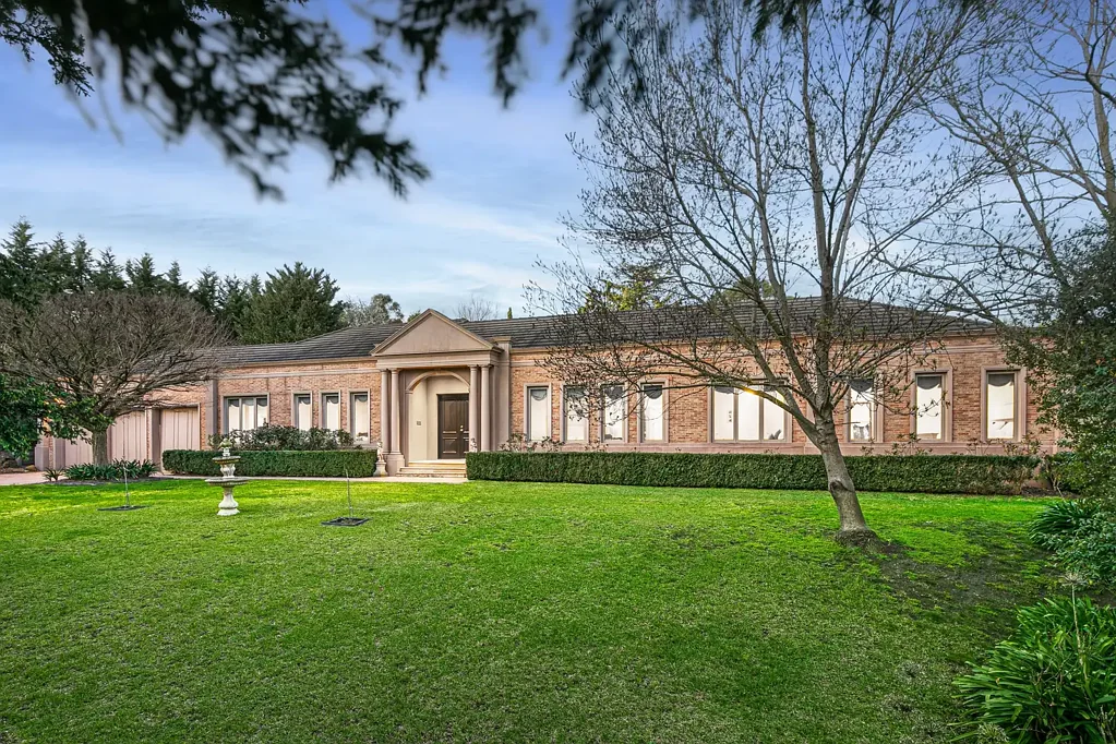 Greenvale 5 Bedroom Grand Family Entertainer on Over an Acre with Poolside Luxury & Timeless Elegance