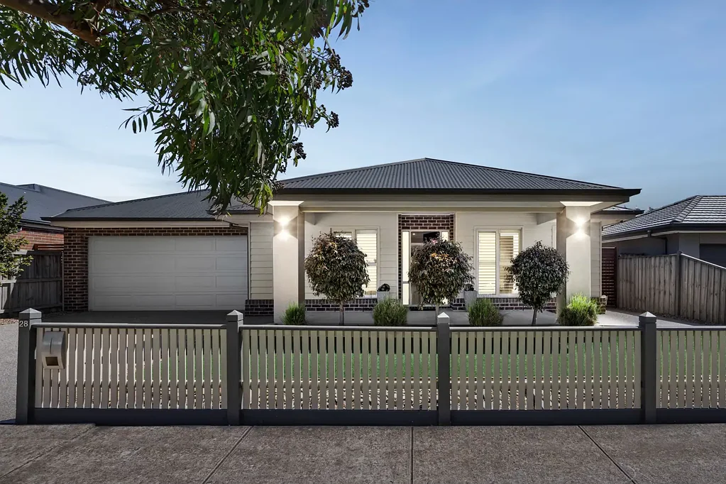 Eynesbury 4ਬੈੱਡਰੂਮ Large family home nestled on 737m2 block with workshop shed!