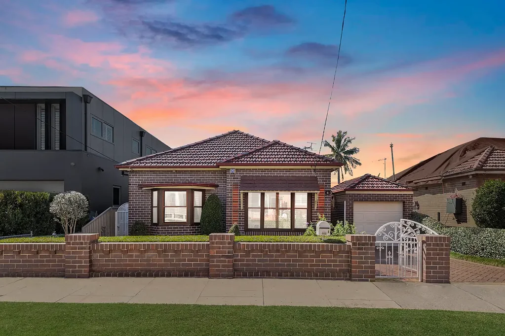 Five Dock 3ਬੈੱਡਰੂਮ Exquisite Family Home in Superior Peninsula Pocket with Duplex Potential, Offered to Market After 42 years