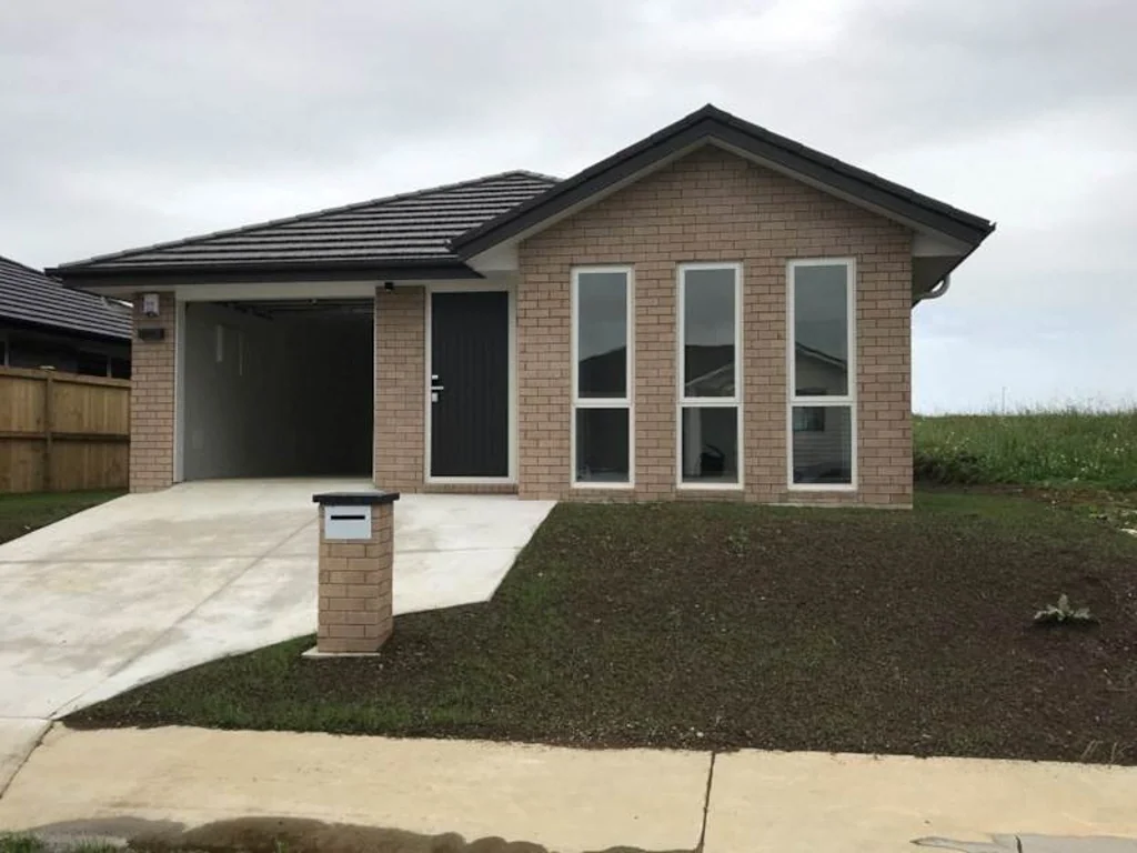 MODERN HOME IN BELMONT
