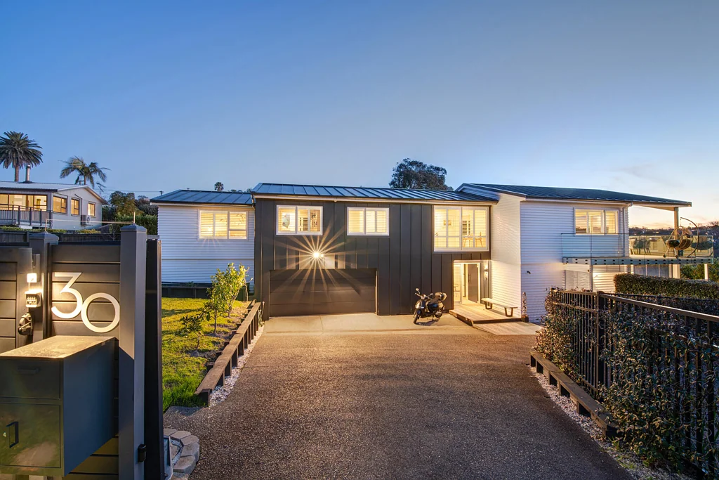 Manly 3房  Coastal Sophistication, Privacy and Sea Views.