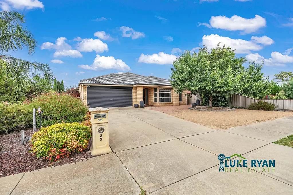 33 Diggora Road, Rochester, VIC 3561