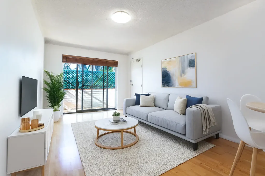 PERFECT TWO BEDROOM SPACE - A WALK TO THE BEACH!