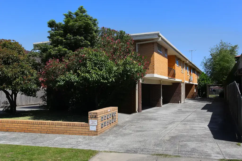 ONE BEDROOM+STUDY Close to Shops & Transport!  | FLARE REAL ESTATE