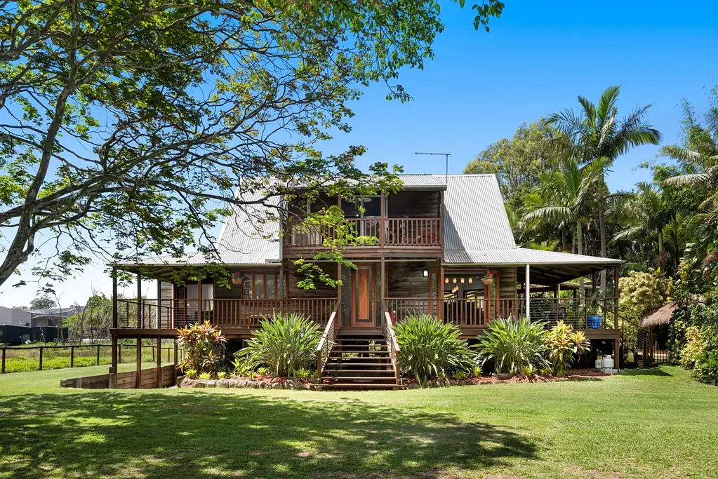 Morningside 4房 4047sqm乡村区划 泻湖式泳池 巴厘岛遮阳棚 鸡舍宠物乐园 雨水太阳能 双临街设计 Escape without leaving - oasis-like acreage setting, 5km from CBD + rare dual frontage