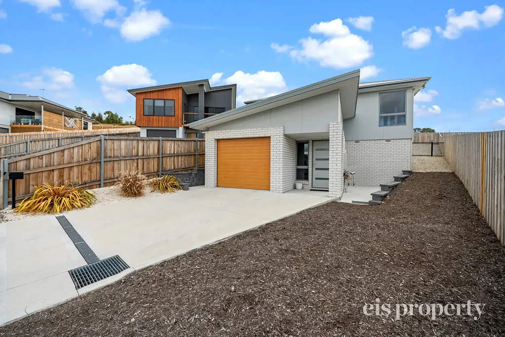 Beautiful Three Bedroom Home In Austins Ferry