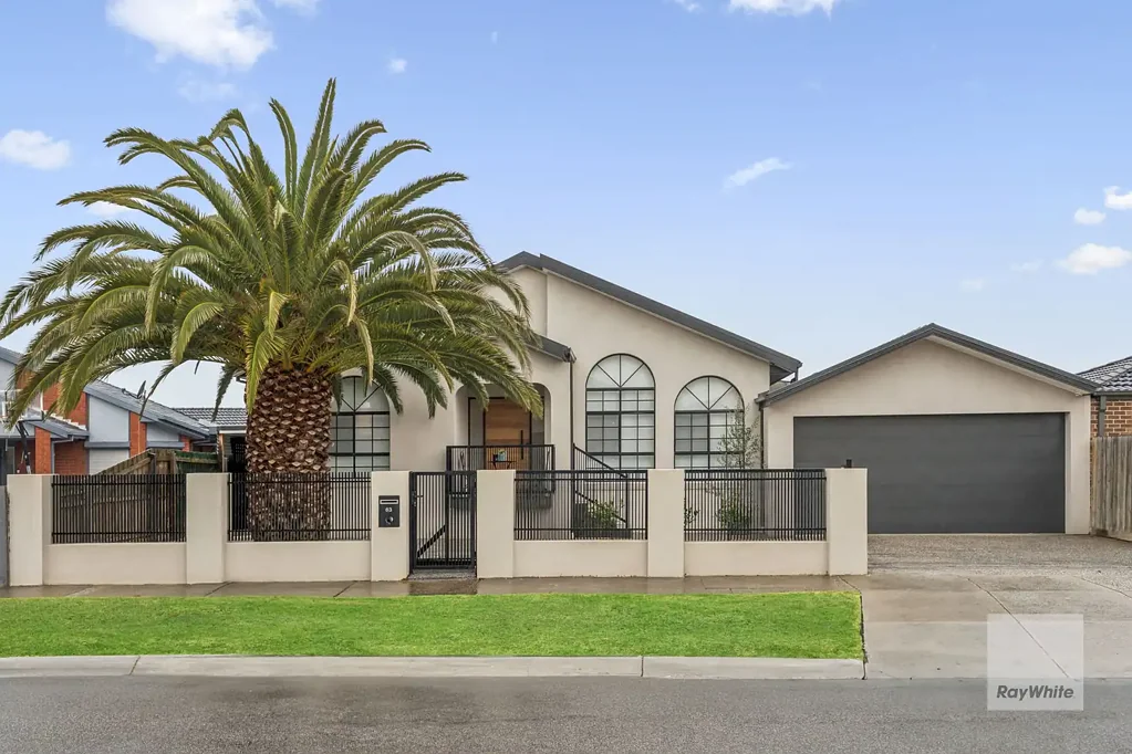 63 Pintail Crescent, Taylors Lakes, VIC 3038