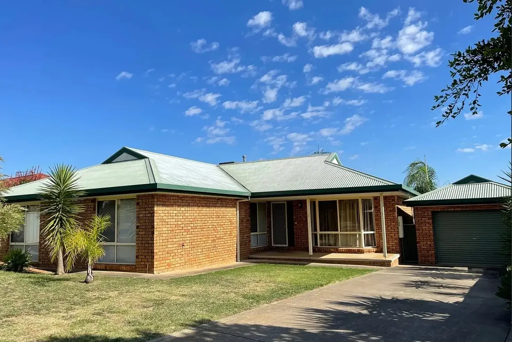 Peaceful Court Living with Scenic Views