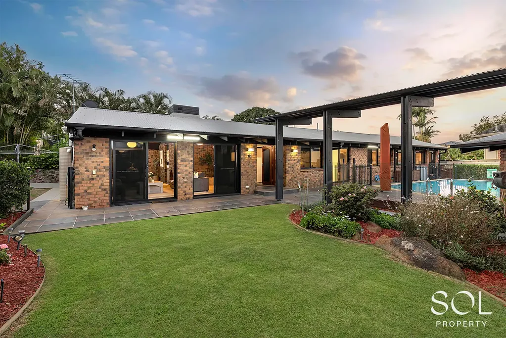 Carseldine 6Zimmer Prestigious Dual Living in the Heart of Wineries Estate