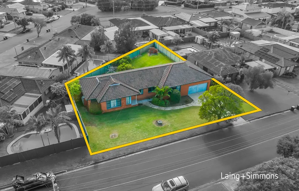 Colyton 4Zimmer Original brick home set on a large 873 sqm* block with 30m* frontage