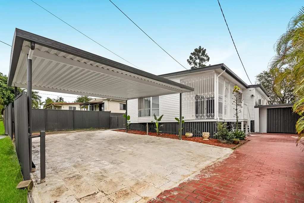 Woodridge 3Kwarto FRESH NEW RENO - READY TO MOVE IN