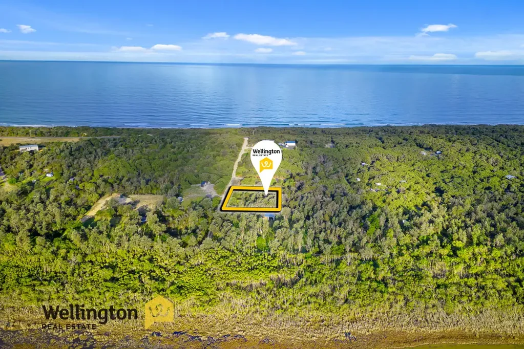 Golden Beach 2059sqm bush block just a short walk to 90 mile beach
